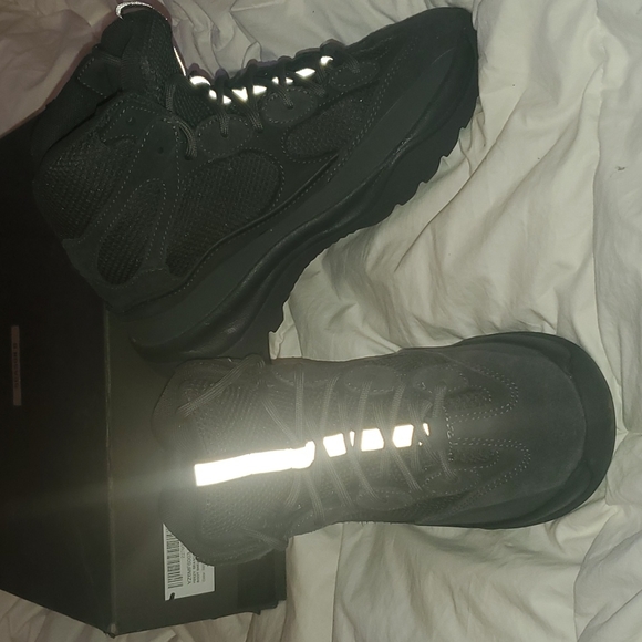 *SOLD*Yeezy desert boots in graphite size 40 - Picture 1 of 7